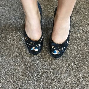 Betsy Johnson 4in high black silky textile crisscross pattern.